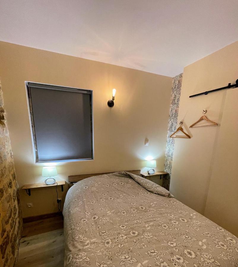 Gite Et Chambres D'Hotes - Sur Le Chemin Des Sens Azerat Exterior photo