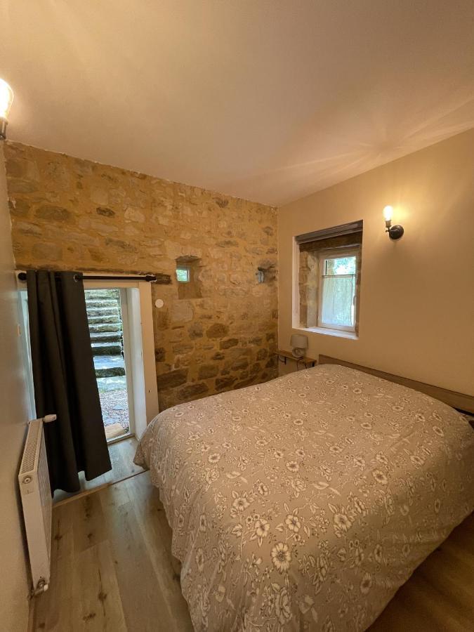 Gite Et Chambres D'Hotes - Sur Le Chemin Des Sens Azerat Exterior photo